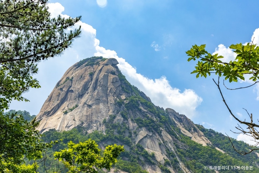 Bukhansan Baegundae Day Hike from Seoul: Course, Transport, Trail Controls, Safety guide image